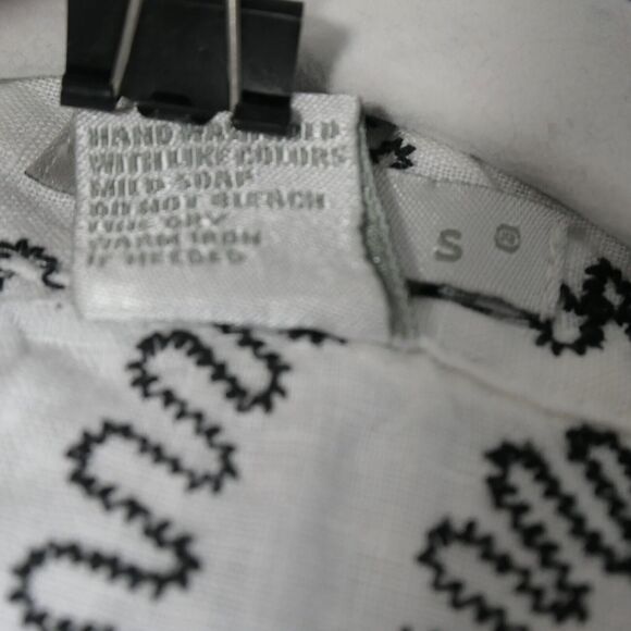 Tweeds Blouse Womens M Black White Embroidered Swirls 100% Linen Button Front - Picture 12 of 13